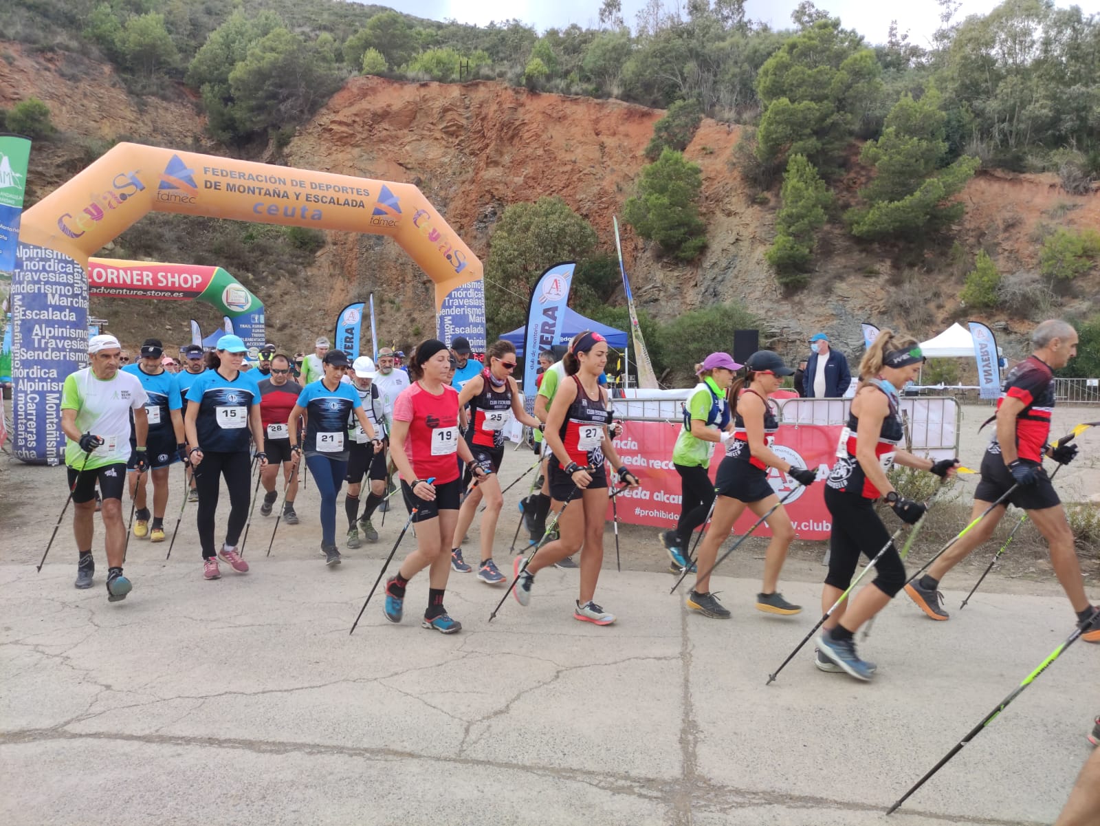 Enrique Villanueva y Laura Ramos ganan el II Anyera Nordic Walking