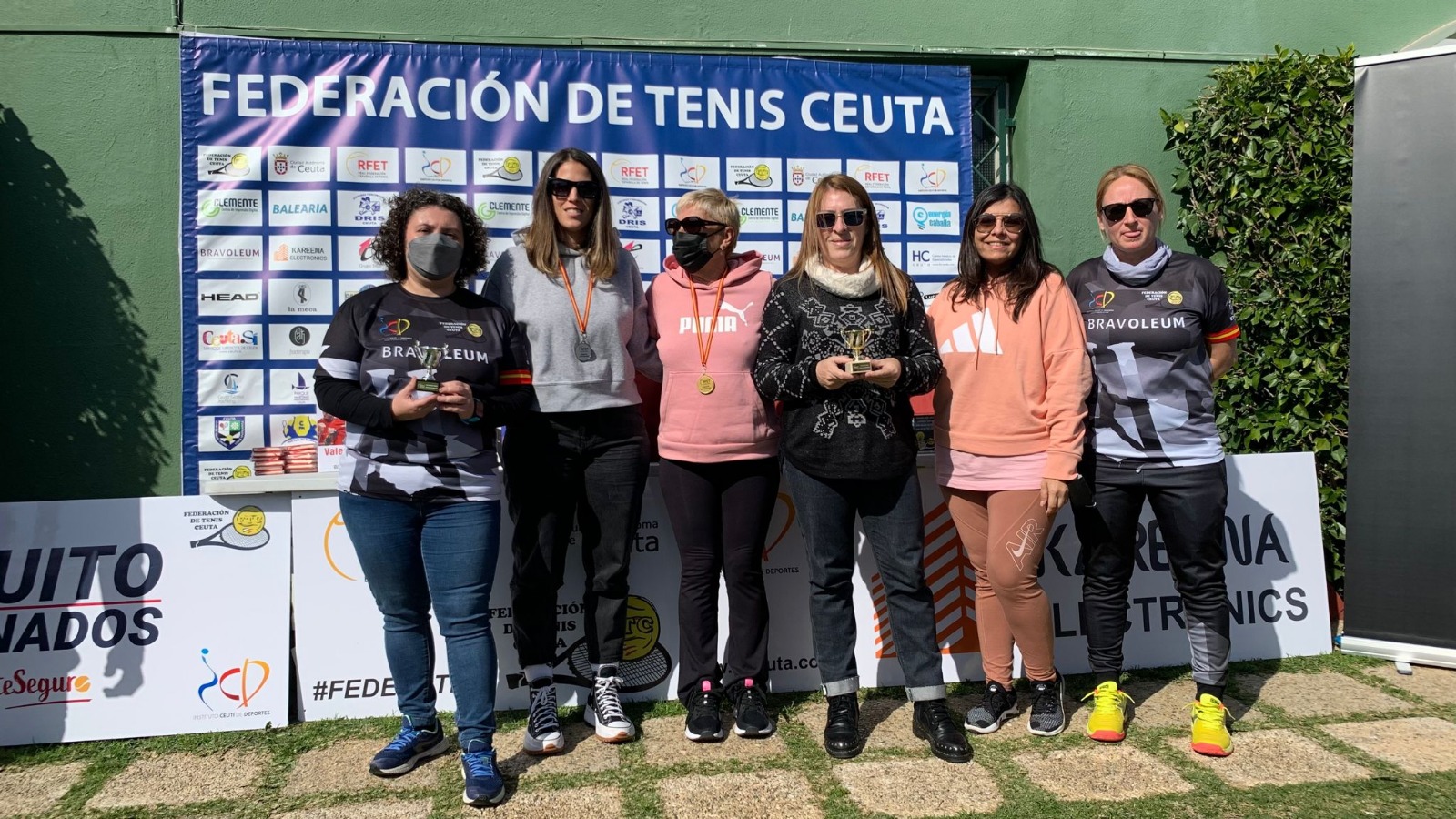 Éxito y buen ambiente en el I Torneo Aficionados ‘Kareena Electronics’ de la Federación de Tenis de Ceuta