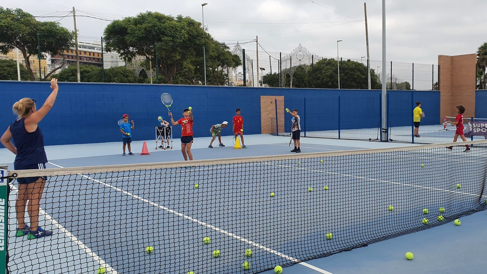 La Federación de Tenis de Ceuta organiza un curso formativo para monitores de tenis y pádel