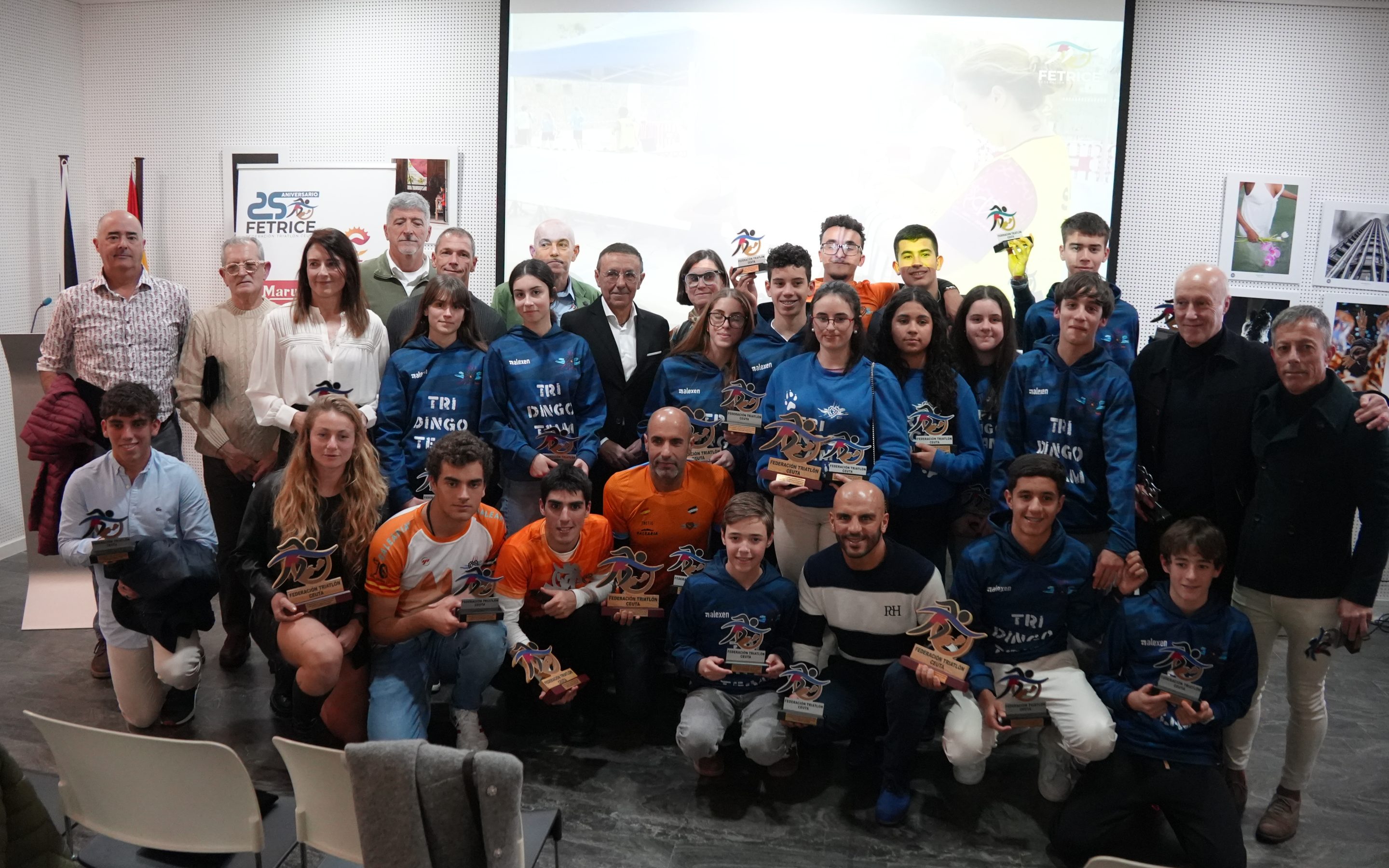 El triatlón ceutí celebra los 25 años con una gala de reconocimiento y proyección de futuro